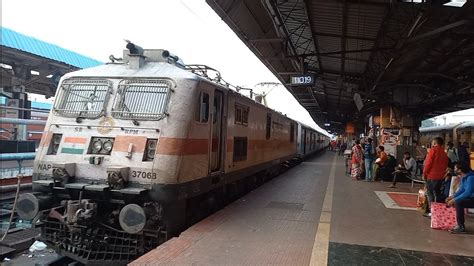 11019 MUMBAI BHUBANESWAR KONARK EXPRESS ARRIVAL PF 3 VISAKHAPATNAM