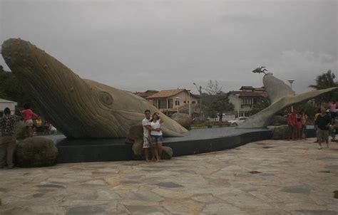 Praça da Baleia Rio das Ostras Veja dicas no Férias Brasil