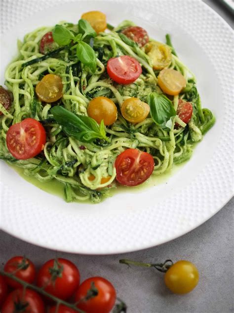 Raw courgette spaghetti with pesto | K33 Kitchen - Delicious plant ...