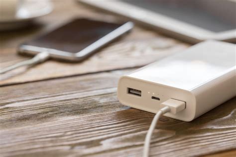 Powerbanki: Dlaczego i kiedy warto mieć przenośne banki energii