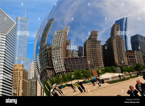 The Bean Or Cloud Gate In Millenium Park Chicago Usa Stock Photo