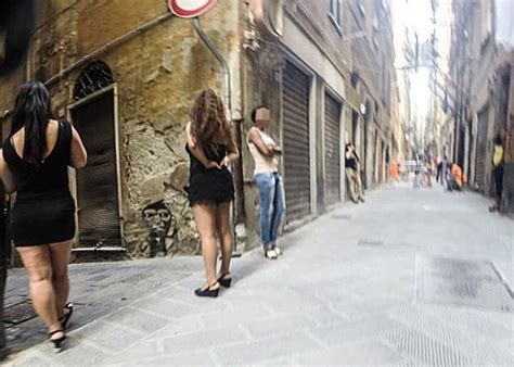 Genova Prostituzione Nelle Strade Del Centro Storico Via Della