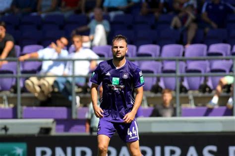 Officieel Rsc Anderlecht Verlost Van Twee Overbodige Spelers