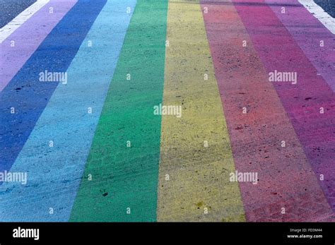 Concordance De L Arc En Ciel Symbole De La Gay Pride Dans Le Centre Ville De West End De