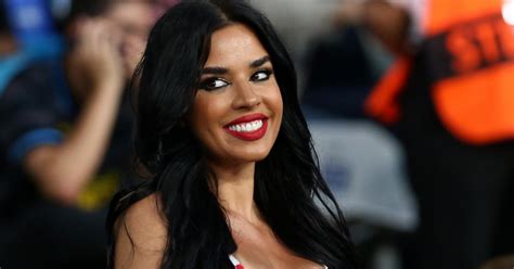 Miss Mundialu W Sk Pym Bikini Pokaza A Odwa Ne Zdj Cie Przegl D
