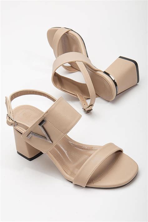 Kalın Bantlı Topkalı Cilt Nude Kadın Topuklu Sandalet Fiyatları ve