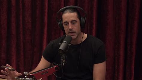 Aaron Rodgers Tells Joe Rogan Why He Didnt Get Vaccinated For Covid