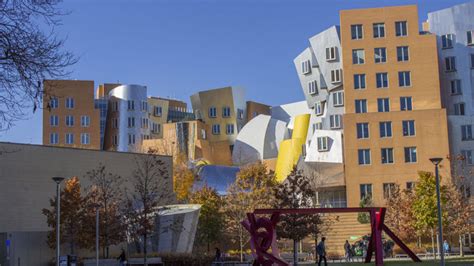 Frank Gehry Mengenal Sang Arsitek Kontemporer