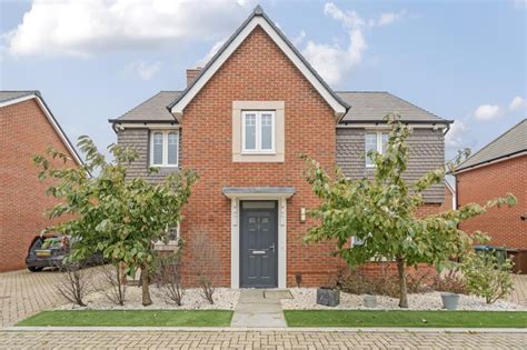 Erle Road Aylesbury Hp22 4 Bed Detached House £575 000