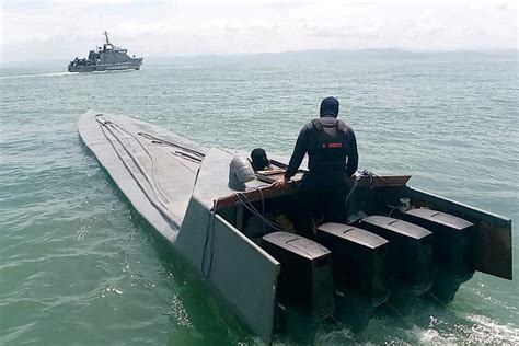 Colombia y Ecuador incautaron dos narcosubmarinos en el Océano