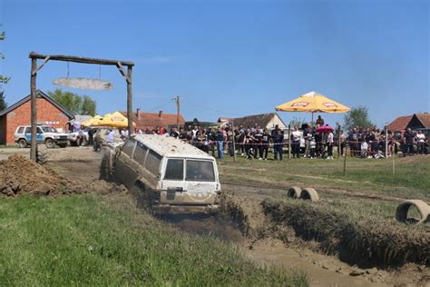 U Sklopu Orahova Kog Prolje A U Nedjelju Svibnja Iii Susret