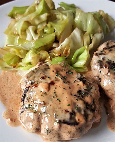 Low Carb Hamburger Patties With Creamy Tomato Sauce And Green Fried