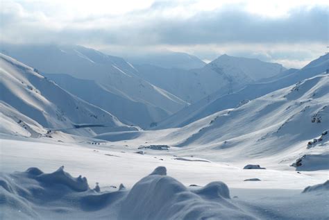 Snow_covered_mountains_outside_of_Salang_tunnel_in_Afghanistan.jpg ...