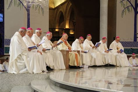 Dom Francisco Biasin preside missa do terceiro dia da 60ª Assembleia