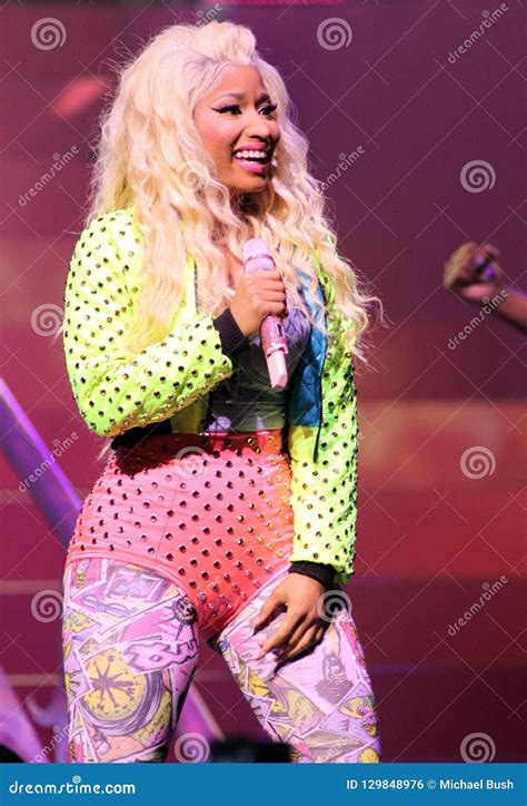 Nicki Minaj Executa No Concerto Foto Editorial Imagem De Salto