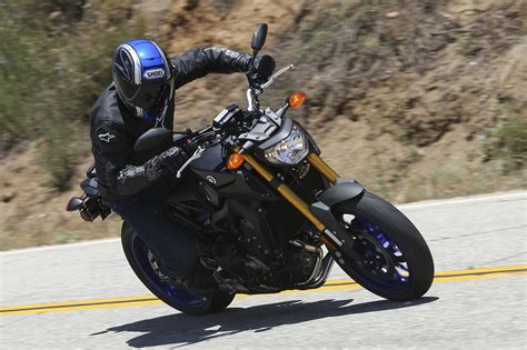 Yamaha Fz Three Cylinders Of Naked Asphalt Rubber