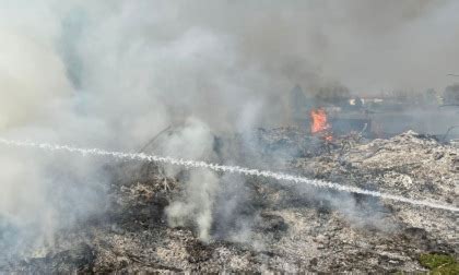 Busto Garolfo Rovi E Sterpaglie In Fiamme Bruciati Metri