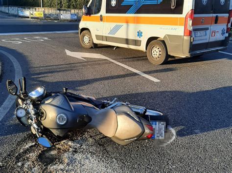 Lomagna Scontro Auto Moto Sulla Provinciale Ferito Un 52enne Lecco