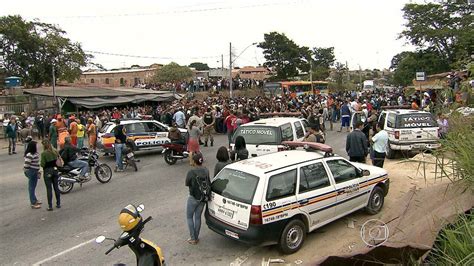 Manifestantes Fecham Dois Pontos Da Br 040 Mg2 G1