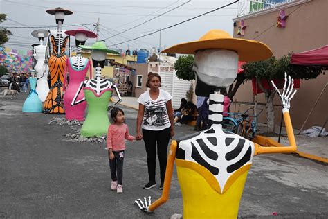 Hermoso Inauguran expo de catrinas monumentales en Tláhuac Galería