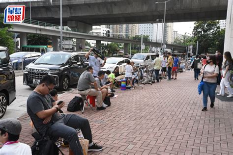 新巴即將走進歷史 大批巴迷長沙灣等搭尾班車 星島日報