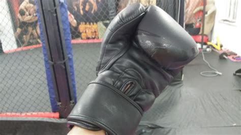 Boxing Gloves Vs Kickboxing Gloves Whats The Difference Sweet