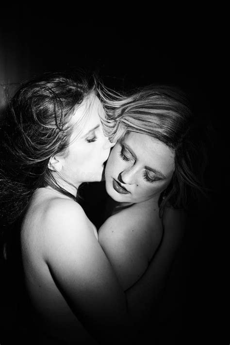 Sensual Portrait of Young Naked Women Female Couple in Love Zdjęcie