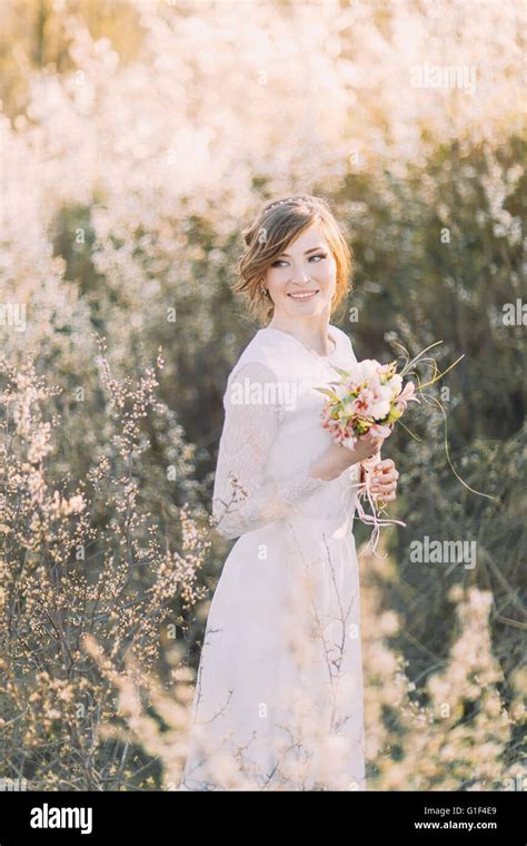 Zarte blonde haare Fotos und Bildmaterial in hoher Auflösung Alamy