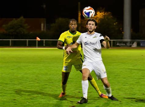 Football En Charente Maritime Le Royannais Alexy Sénac Navigue Entre