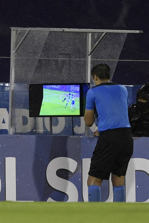 Miguel Scime explicó cuál es el problema del VAR en Sudamérica - TyC Sports