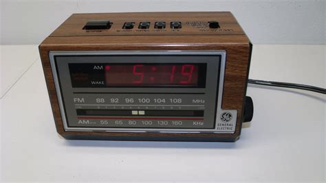 Vintage General Electric Ge Alarm Clock Amfm Radio Snooze Faux Wood