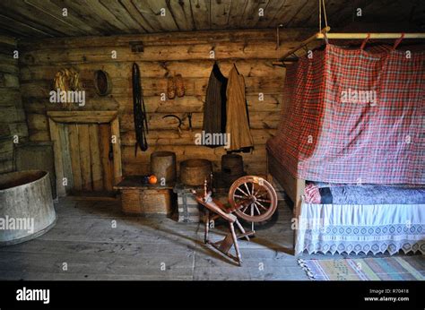 Russian traditional wooden architecture hi-res stock photography and ...