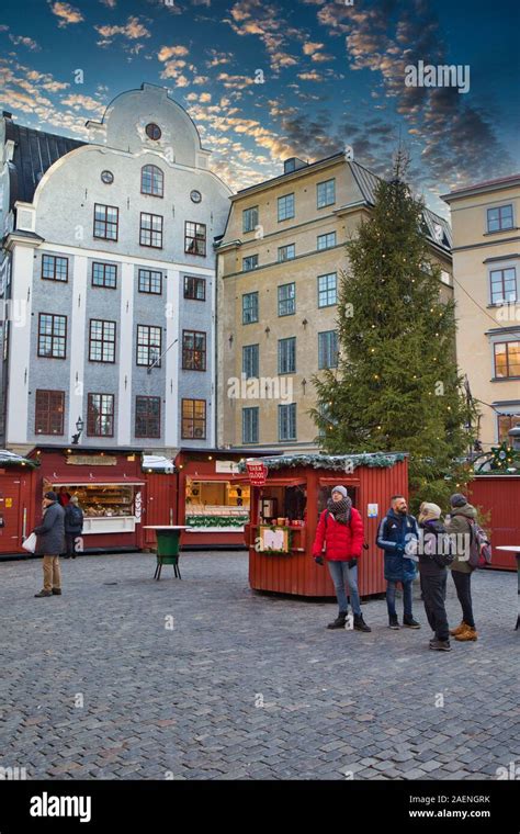 Christmas Market at Stortorget, Gamla Stan (Stockholm's old town ...