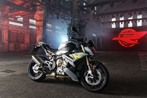 Right On Time A New Bmw S1000r Debuts For 2021 Asphalt And Rubber