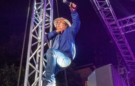 Al Bano Carrisi Sorprende Il Pubblico Canta Dal Traliccio Durante Un