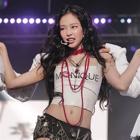 BLACKPINKs Jennie Rocks Billboard Hot 100 For 2 Weeks Straight With