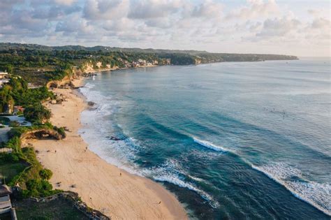 Beragam Cara Menikmati Keindahan Pantai Dreamland Bali Yang Tak