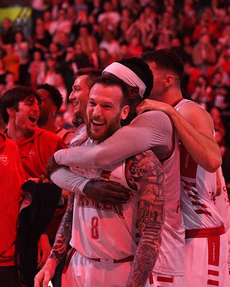 Basket Le Charentais Antoine E To Offre La Victoire Chalon Contre L