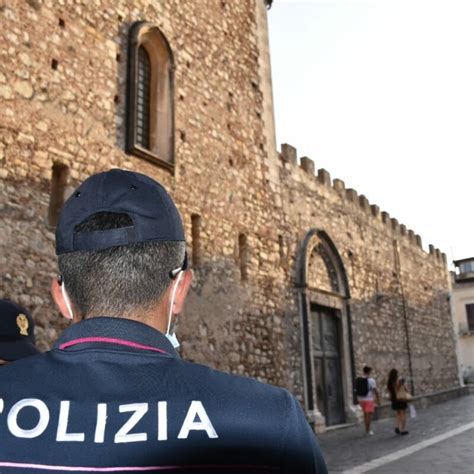 Taormina Bloccata Piazza Di Spaccio Di Droga In Centro Quattro