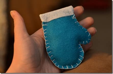 Smile Like You Mean it: Ornament #3 Felt Mitten Ornaments