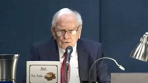 Qué esconde la venta masiva de acciones de Warren Buffett en Apple por