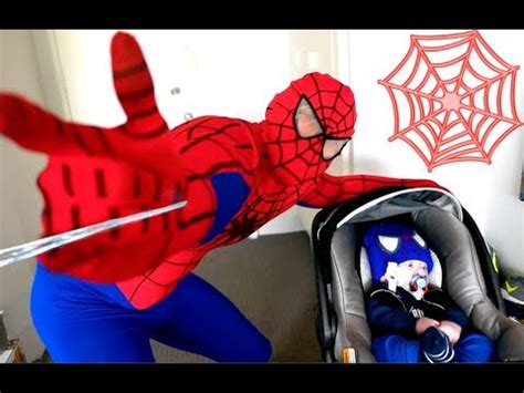 SPIDER-MAN TAKES SPIDER-BABY TO SUPANOVA | Cosplay - YouTube