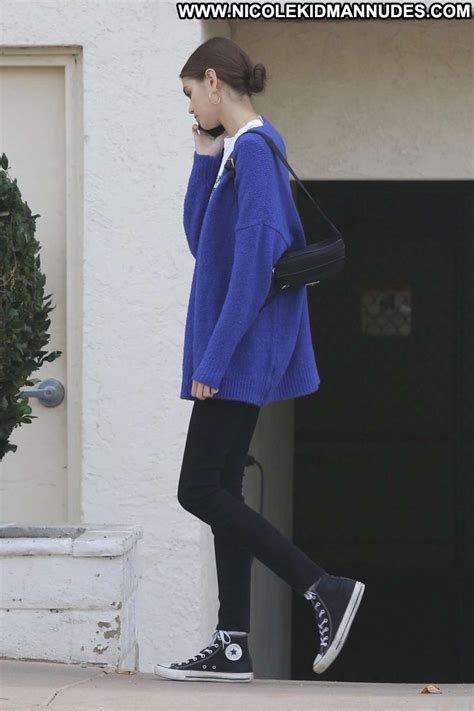 Kaia Gerber Malibu Posing Hot Mali Babe Straight Beautiful