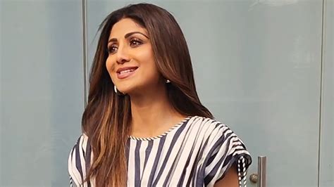 Shilpa Shetty Flaunts Her Perfect Smile As She Poses For Paps Bollywood Hungama