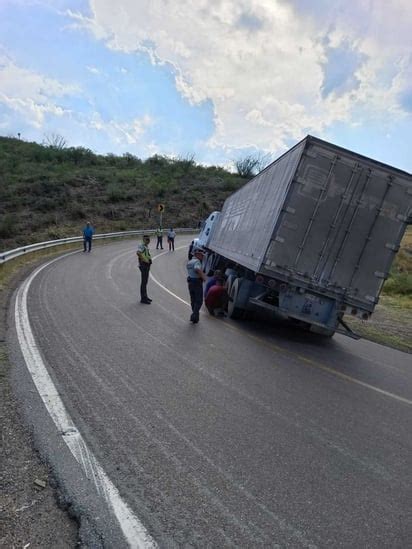 Falla mecánica en un tráiler ocasiona caos vial en Cuencamé El Siglo