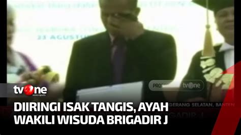 Berurai Air Mata Ayah Wakili Wisuda Brigadir J Kabar Petang TvOne