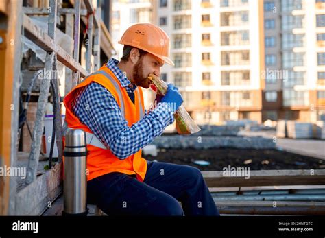 Construction Worker Eating Sandwich During Lunch Break Stock Photo Alamy