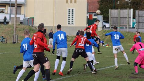 SG Großweikersdorf Wiesendorf Boygroup lacht von oben NÖN at