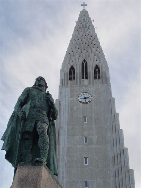 Hallgrímskirkja Reykjavik With Leif Erikson Statue Flickr