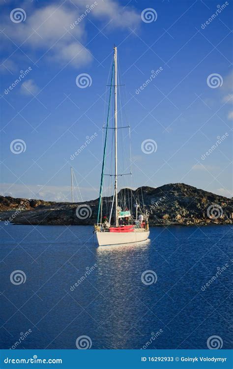 Yacht Sailing In Antarctica Stock Image Image Of Cruise Mast 16292933
